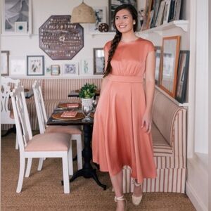Gal meets Glam Crepe tie back midi dress in Langostino.